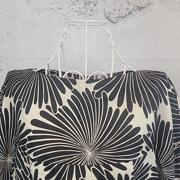 An Original Milly Of New York Elegant Black and Cream  Women's Top Size 2 - Picture 2 of 13